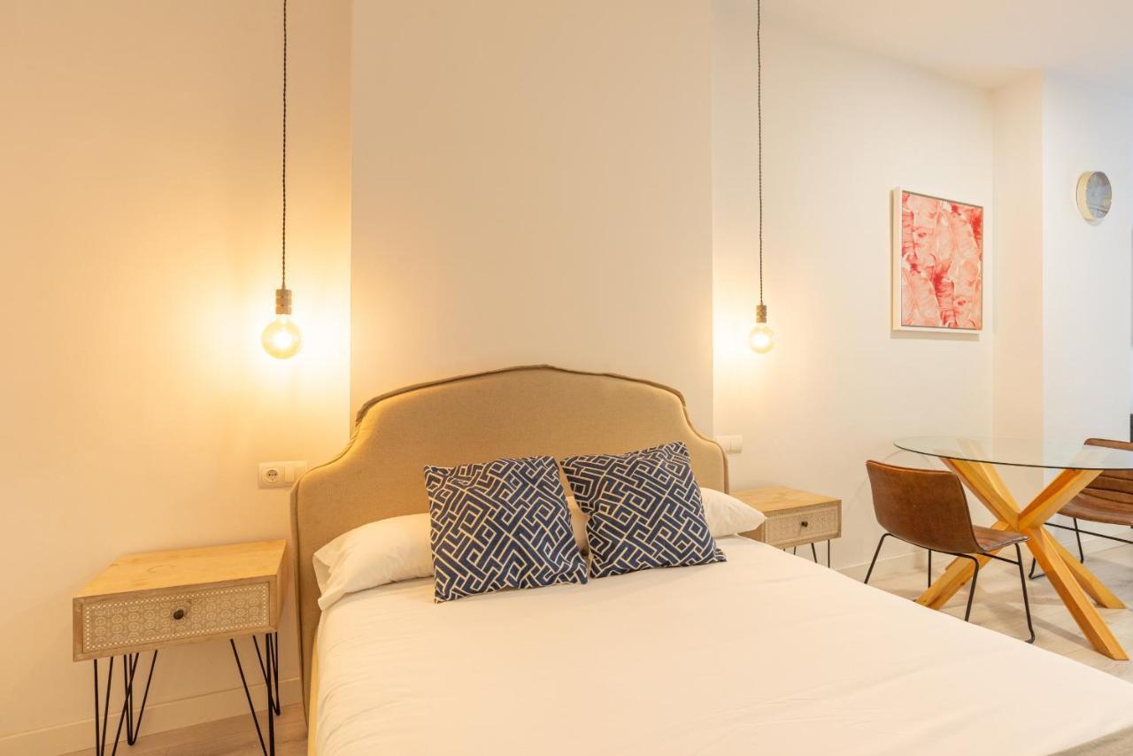 Urbe10 Plaza De La Constucion Premium Loft Apartment Malaga Bagian luar foto