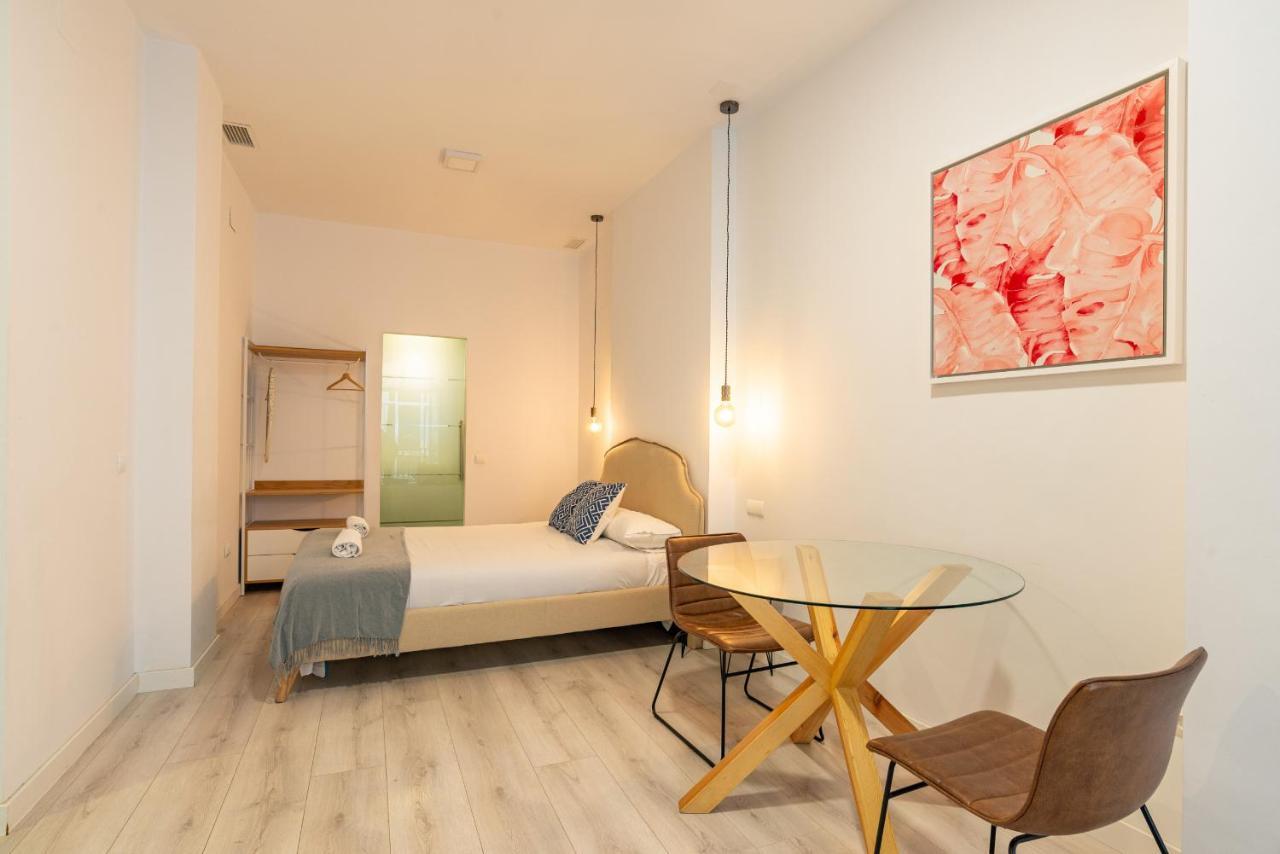 Urbe10 Plaza De La Constucion Premium Loft Apartment Malaga Bagian luar foto