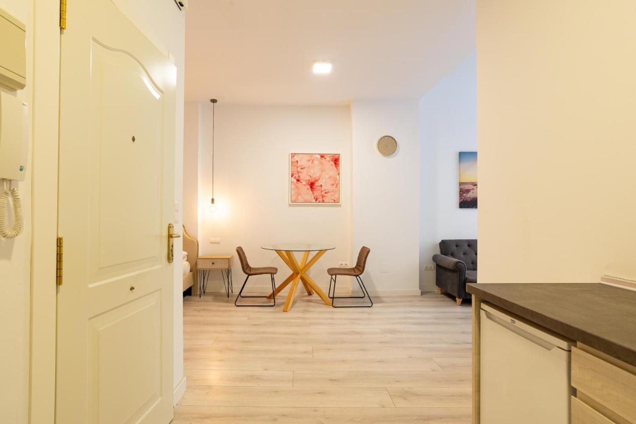 Urbe10 Plaza De La Constucion Premium Loft Apartment Malaga Bagian luar foto
